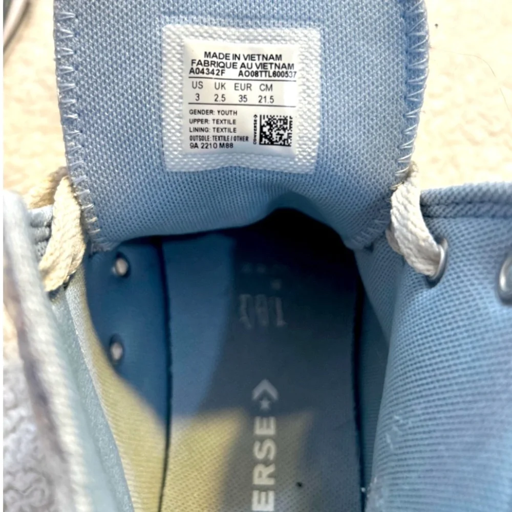 Converse Chuck Taylor All Star High 'Clouds' sneakers. - Picture 4 of 5